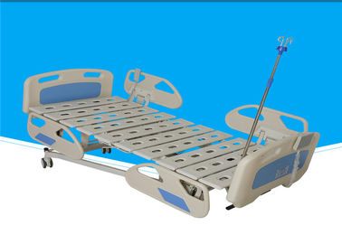 Εύκαμπτο κινητό νοσοκομειακό κρεβάτι, υπομονετικό κρεβάτι 0 - 75 ° Icu με τα πλευρικά κιγκλιδώματα ABS